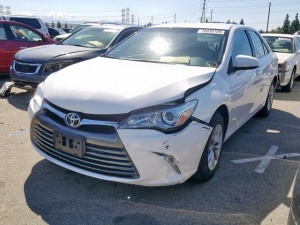 TOYOTA CAMRY LE 2015